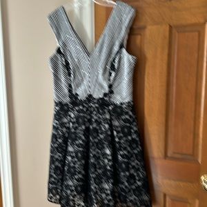 Kay Unger lace dress with sequin top full zipper v front and back inverted pleat
